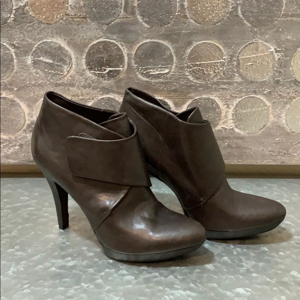 Shoes - Picture 4 of 8